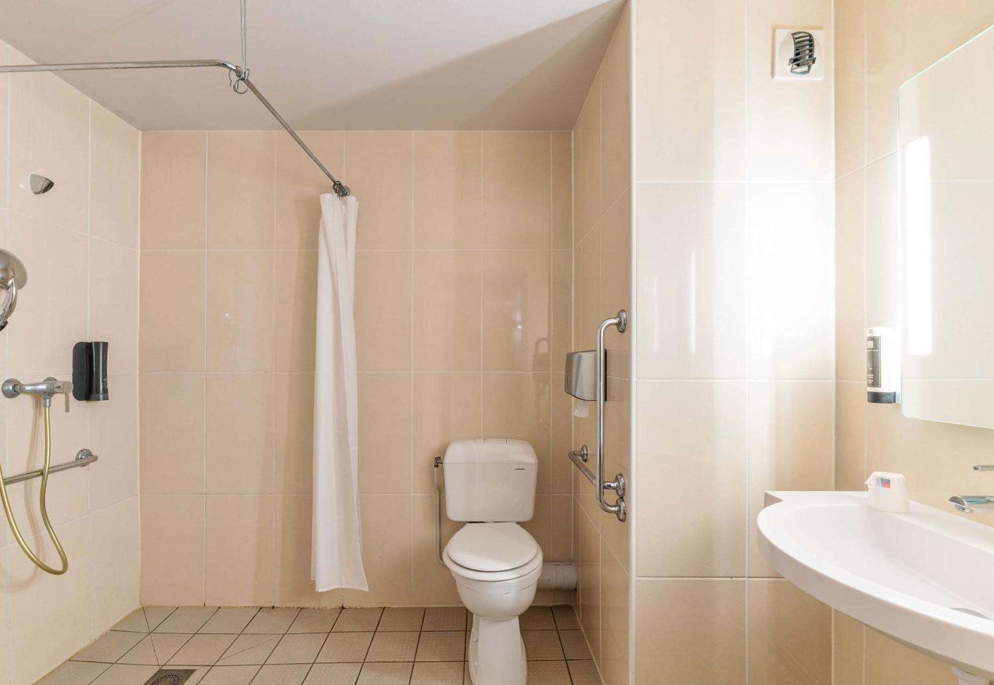 B&B Hotel Lyon Centre Monplaisir Esterno foto